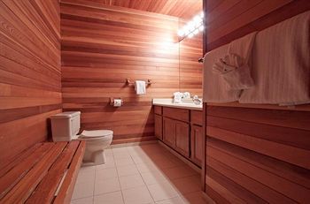 Whiski Jack Creekside Whistler Exterior photo